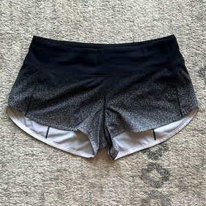 *LIKE NEW* lululemon Speed Up Short *2.5" sz 6